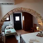 Monitsia Traditional House * Khalkíon