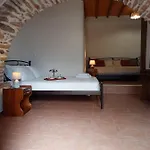Semesterbostad Monitsia Traditional House