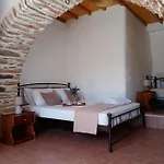 Semesterbostad Monitsia Traditional House