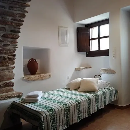 Monitsia Traditional House Semesterbostad